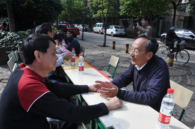 云南民族中學(xué)黨員進社區(qū)開展教育咨詢服務(wù)活動